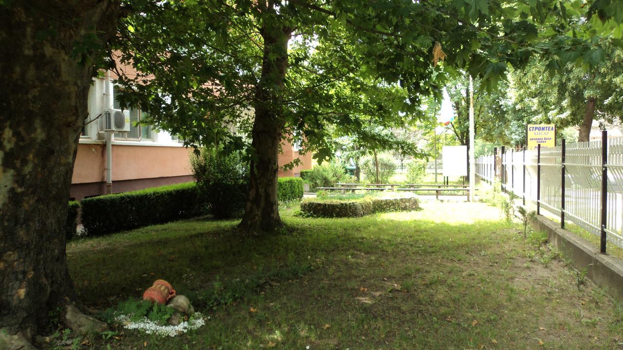 Hotel Stroitel Hisarja Exterior foto