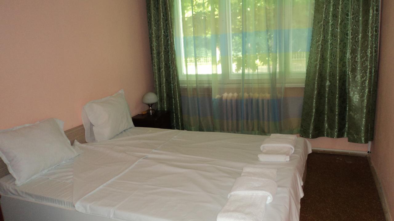 Hotel Stroitel Hisarja Exterior foto